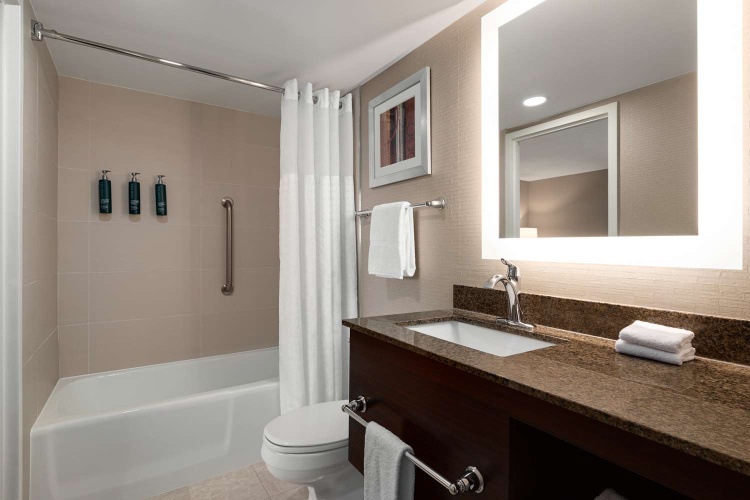 Laguardia Plaza Hotel photo 11