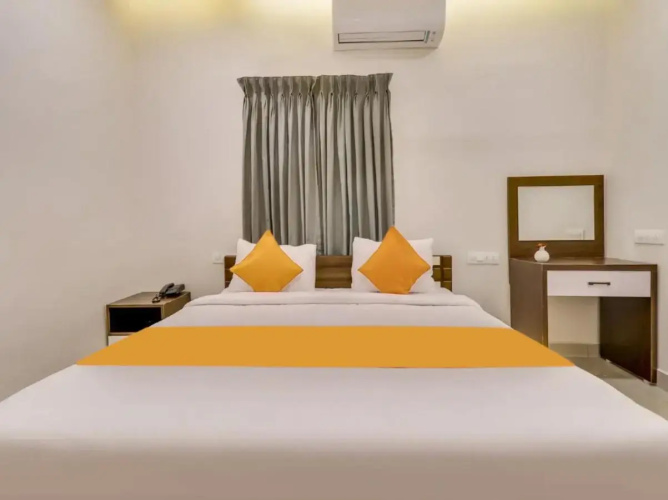 FabHotel Chakkra Residency