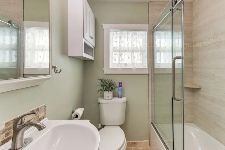 Walk to Parks, Eats & Bars: Stuart Home w/ Patio