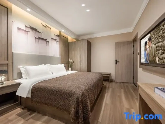 1 Bedroom Triple Suite