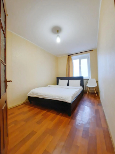 2-комнатная квартира с кроватью и диваном и ванной Сеть апартаментов Alex Apartments Бесконтактное заселение 24-7
