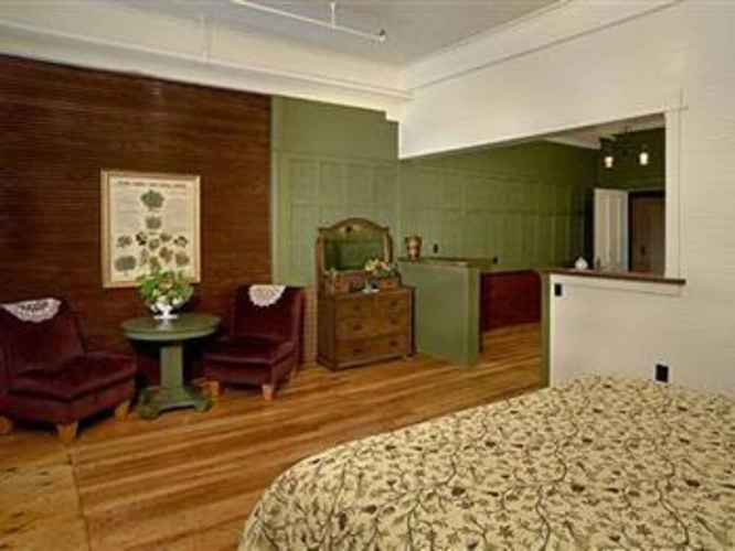 Mccloud Mercantile Hotel