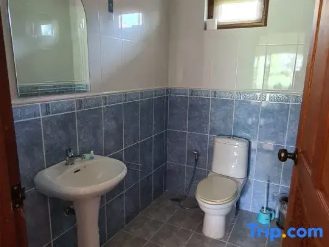 Beautiful Bungalow With Shared Outdoor Pool and 2km From the Beach