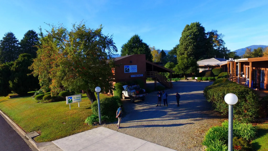 The Birch House - Silver Birches Luxury Accommodation Bright