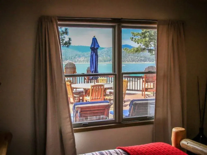 Lakefront Mountain 1566 by RedAwning