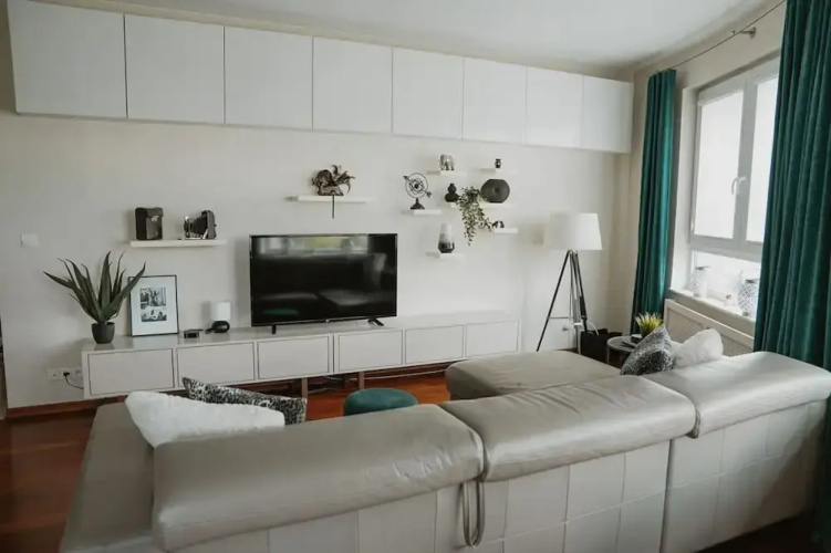 Chic Metro-side Apartment