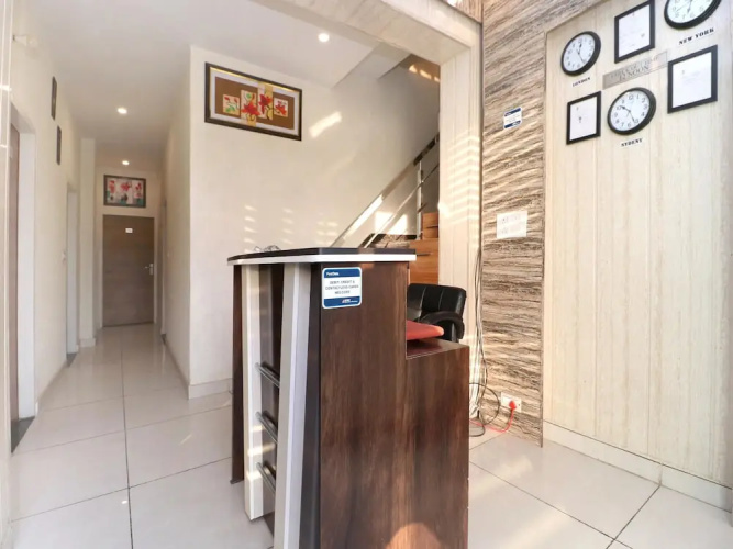 OYO 28142 Hotel Sharrytel