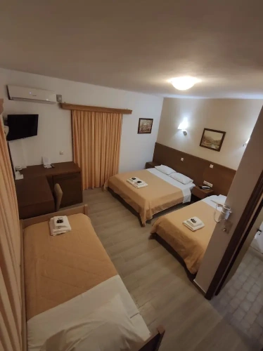 Standard Quadruple room with balcony and with partial sea view