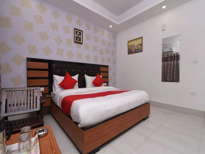 OYO 13310 Noida Suites