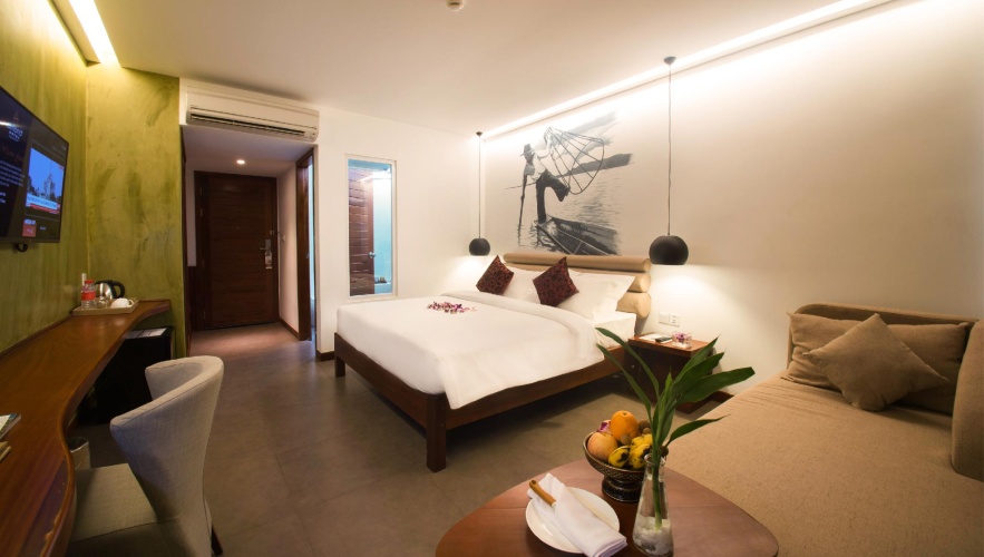 Deluxe Double room with city view