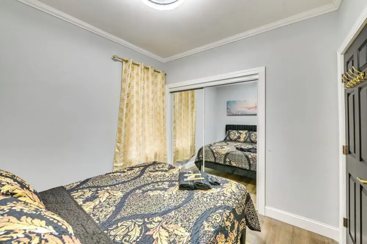 2 Mi to Downtown: Charming Apt in Schenectady!