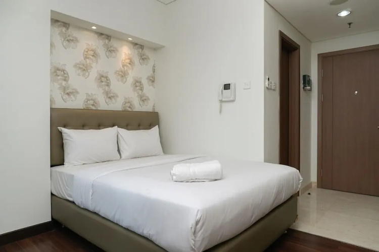 Pool View Studio Apartment at Puri Orchard