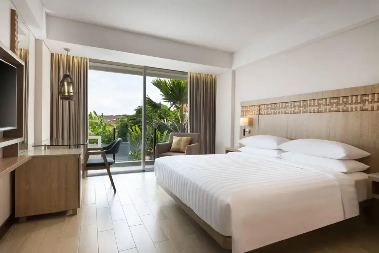 Double room with balcony and with pool view