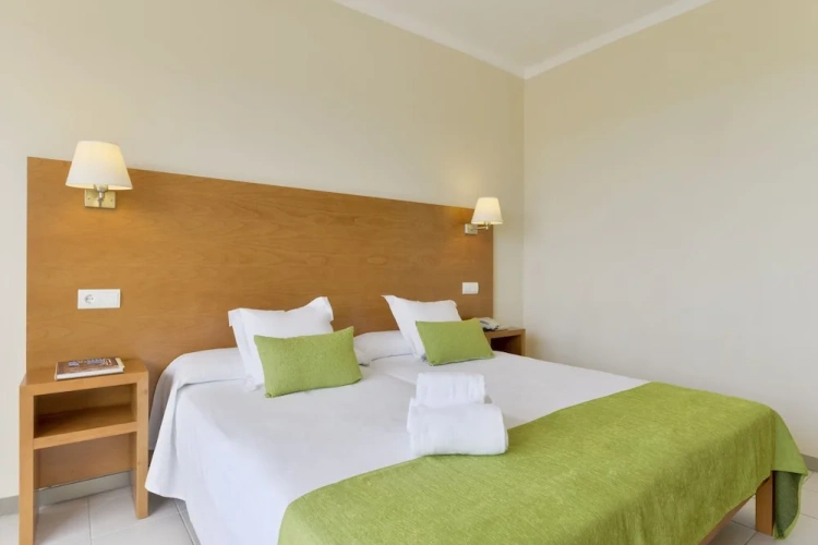 Standard Twin room with balcony