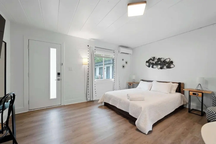 Chic City Retreat 93B