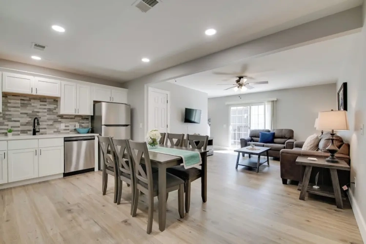 2 Bedrooms Apartment