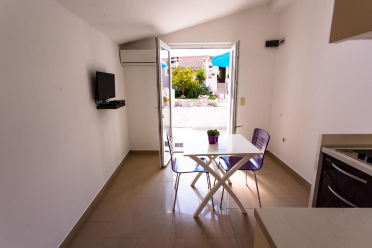 Studio with garden view