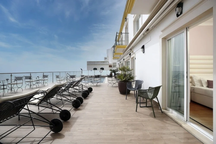 Standard Twin room with sea view