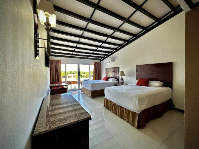 Hotel Tesoro Beach
