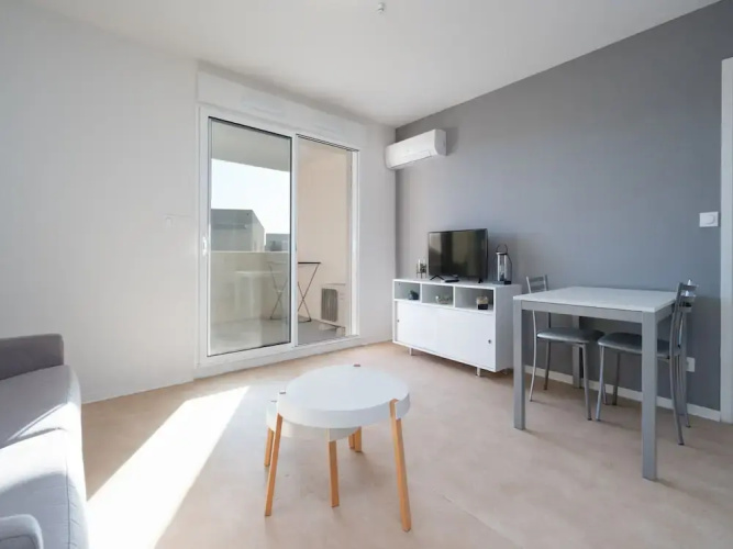 Seaside Stay for Two Guests