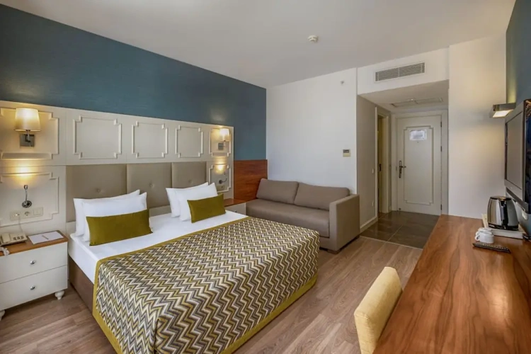 Standard room with pool view