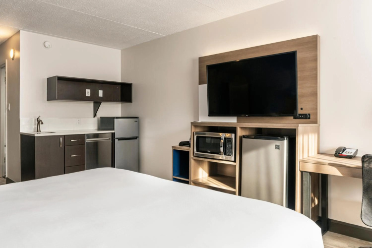 Comfort Suites Kingston Central photo 22