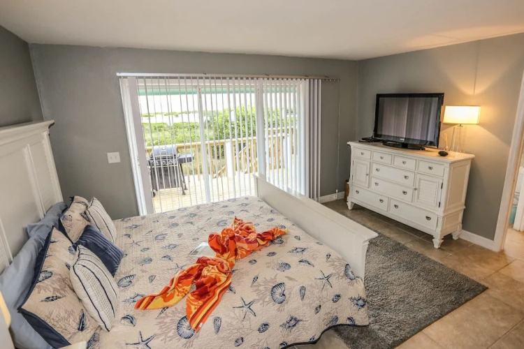 7964 Estero