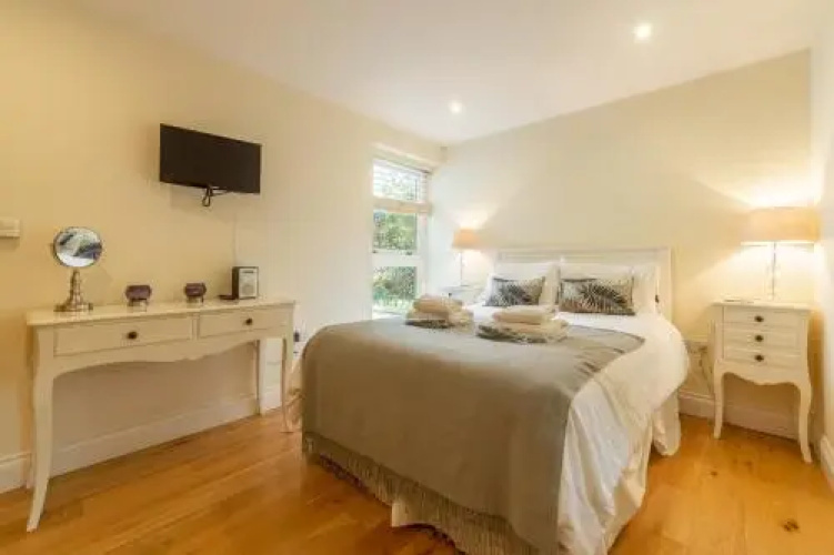 6 Sandy Lane