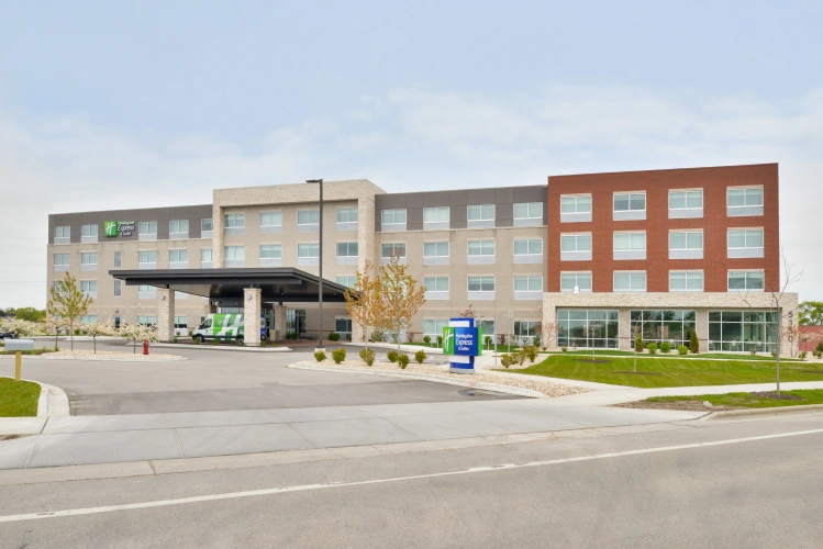 Holiday Inn Express & Suites Madison By IHG