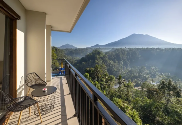 Deluxe room with mountain view