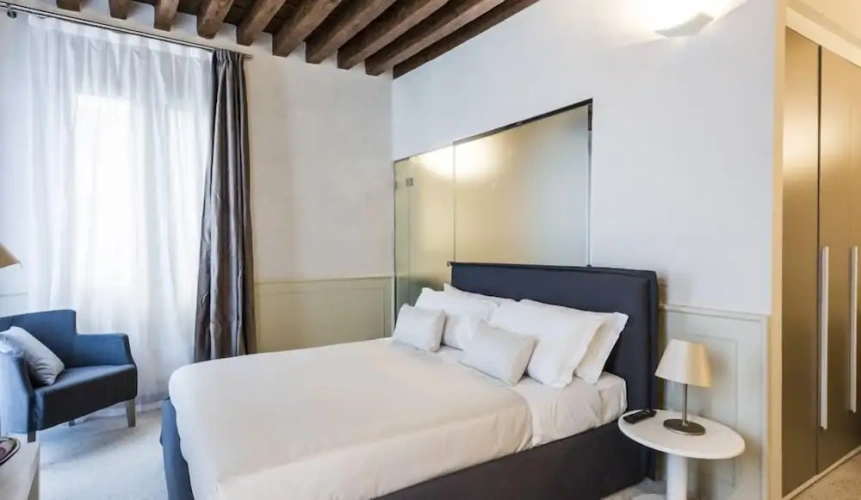 Standard Duplex room with canal view