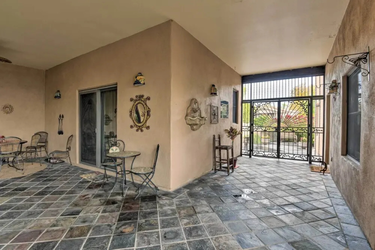 Shared Backyard & Hot Tub: Restful Mesa Retreat!