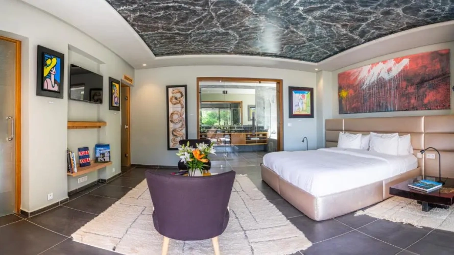 Deluxe Suite
