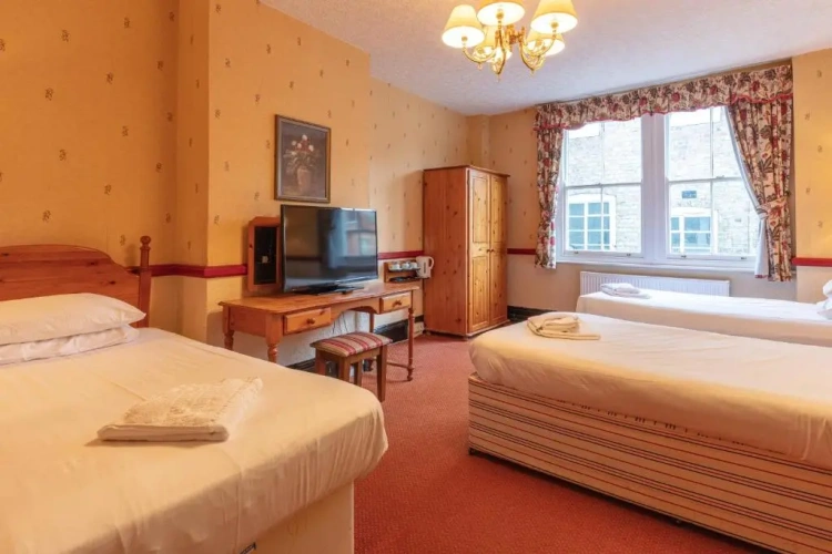 Standard Triple room