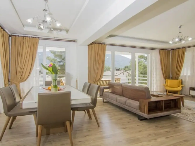 4 Bedrooms Villa