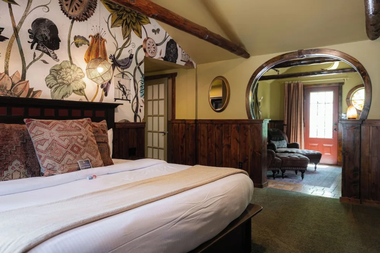 Highland Haven Creekside Inn