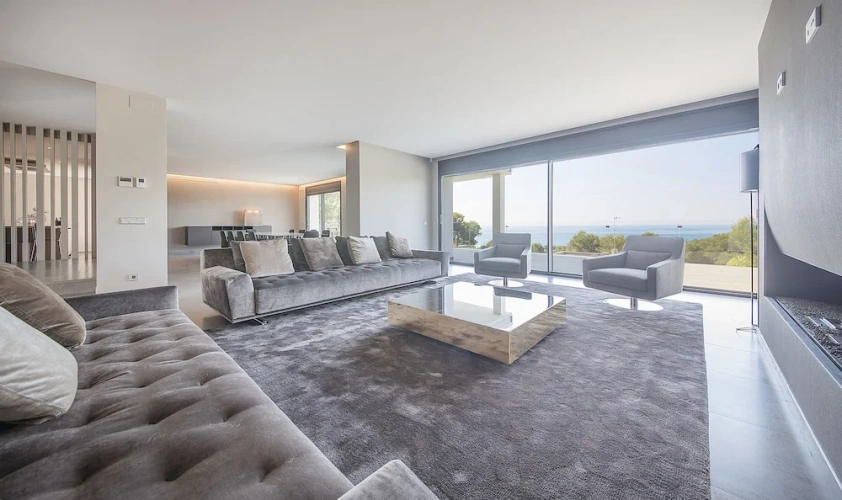4 Bedrooms Villa