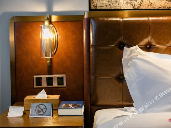 Standard Double room with street view