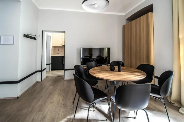 2 Bedrooms Apartment