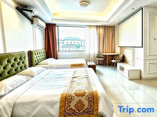 Quadruple Family Suite