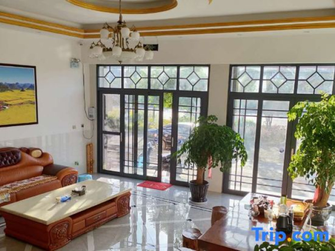 Luoping Zhijia Hotel