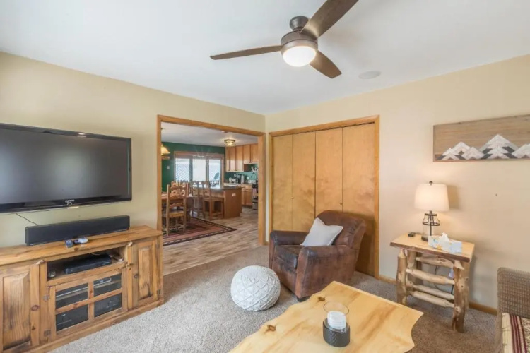 225 6th Avenue 4