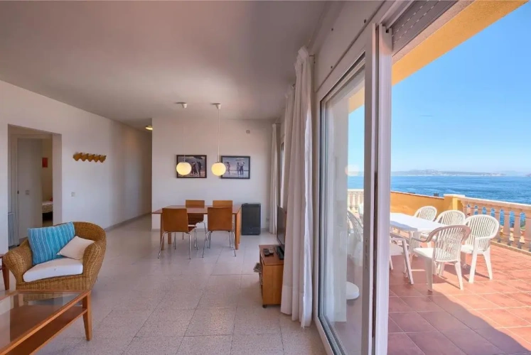 3 Bedrooms Apartment