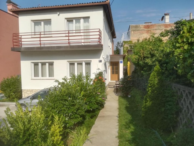 Basement Apartment with balcony and with view