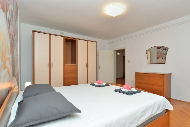 Apartment 1933
