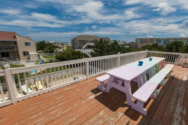 Down By The Sea - 9 Br Home