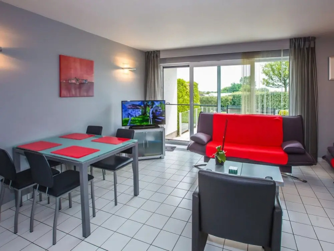 Apartment With Spacious Terrace