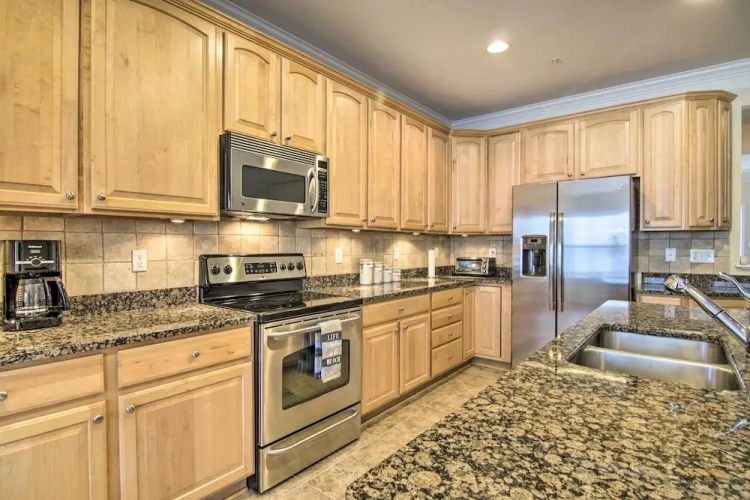 4 Bedrooms Apartment