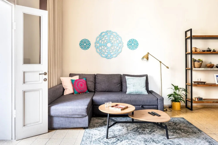 Pink & Blondie ApartHotel - by Loginn