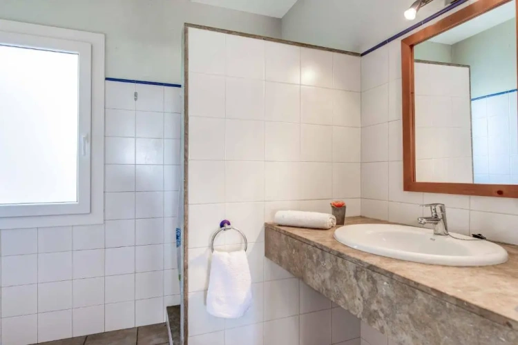 4 Bedrooms Villa